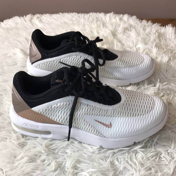 Womens Air Max Advantage 3 ‘White Metallic Red Bronze’ - Picture 2 of 16